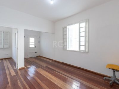 Casa à venda com 180m², 3 quartos, 3 vagas no bairro Medianeira em Porto Alegre - Foto 7