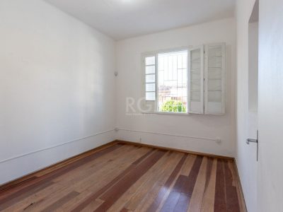 Casa à venda com 180m², 3 quartos, 3 vagas no bairro Medianeira em Porto Alegre - Foto 8