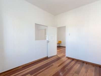 Casa à venda com 180m², 3 quartos, 3 vagas no bairro Medianeira em Porto Alegre - Foto 9