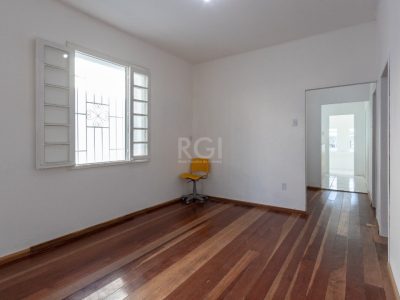 Casa à venda com 180m², 3 quartos, 3 vagas no bairro Medianeira em Porto Alegre - Foto 10