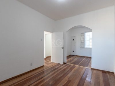 Casa à venda com 180m², 3 quartos, 3 vagas no bairro Medianeira em Porto Alegre - Foto 12