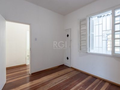 Casa à venda com 180m², 3 quartos, 3 vagas no bairro Medianeira em Porto Alegre - Foto 14