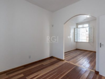 Casa à venda com 180m², 3 quartos, 3 vagas no bairro Medianeira em Porto Alegre - Foto 15