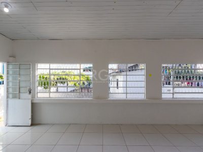 Casa à venda com 180m², 3 quartos, 3 vagas no bairro Medianeira em Porto Alegre - Foto 24