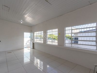 Casa à venda com 180m², 3 quartos, 3 vagas no bairro Medianeira em Porto Alegre - Foto 25