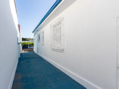 Casa à venda com 180m², 3 quartos, 3 vagas no bairro Medianeira em Porto Alegre - Foto 27