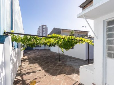 Casa à venda com 180m², 3 quartos, 3 vagas no bairro Medianeira em Porto Alegre - Foto 28