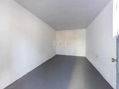 Casa à venda com 180m², 3 quartos, 3 vagas no bairro Medianeira em Porto Alegre - Foto 39