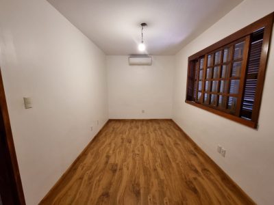 Casa à venda com 250m², 3 quartos, 3 suítes, 5 vagas no bairro Ipanema em Porto Alegre - Foto 13