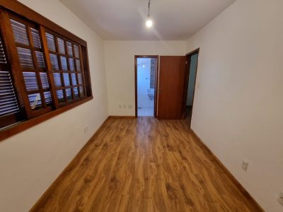 Casa à venda com 250m², 3 quartos, 3 suítes, 5 vagas no bairro Ipanema em Porto Alegre - Foto 12