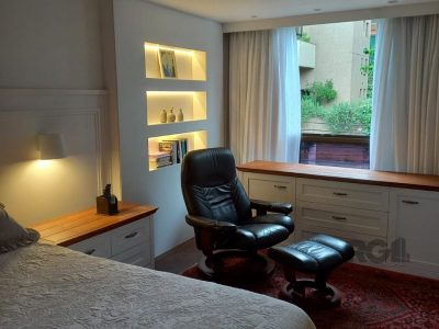 Apartamento à venda com 154m², 3 quartos, 3 suítes, 3 vagas no bairro Petrópolis em Porto Alegre - Foto 12