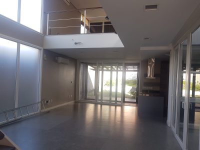 Casa à venda com 190m², 2 quartos, 2 suítes, 2 vagas no bairro Santana em Porto Alegre - Foto 2