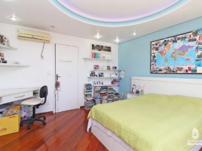 Casa à venda com 208m², 4 quartos, 2 suítes no bairro Ipanema em Porto Alegre - Foto 40