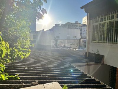 Sobrado à venda com 160m², 3 quartos, 1 suíte no bairro Floresta em Porto Alegre - Foto 8