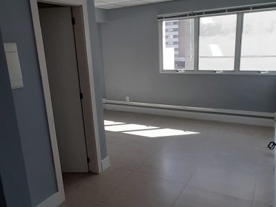 Conjunto/Sala à venda com 72m², 2 vagas no bairro Menino Deus em Porto Alegre - Foto 2