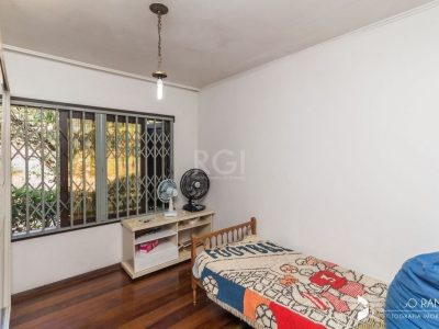 Casa à venda com 347m², 4 quartos, 2 suítes, 5 vagas no bairro Medianeira em Porto Alegre - Foto 12