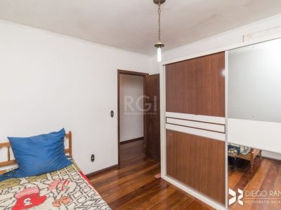 Casa à venda com 347m², 4 quartos, 2 suítes, 5 vagas no bairro Medianeira em Porto Alegre - Foto 13