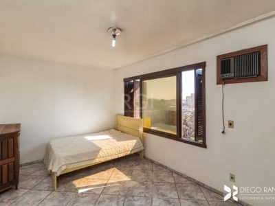 Casa à venda com 347m², 4 quartos, 2 suítes, 5 vagas no bairro Medianeira em Porto Alegre - Foto 23