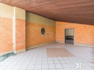 Casa à venda com 347m², 4 quartos, 2 suítes, 5 vagas no bairro Medianeira em Porto Alegre - Foto 28