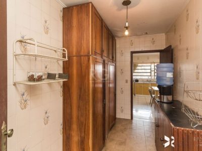 Casa à venda com 347m², 4 quartos, 2 suítes, 5 vagas no bairro Medianeira em Porto Alegre - Foto 39