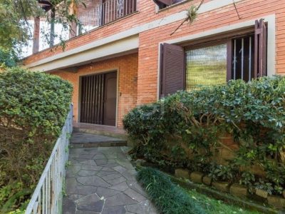 Casa à venda com 347m², 4 quartos, 2 suítes, 5 vagas no bairro Medianeira em Porto Alegre - Foto 3