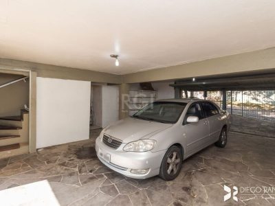 Casa à venda com 347m², 4 quartos, 2 suítes, 5 vagas no bairro Medianeira em Porto Alegre - Foto 44