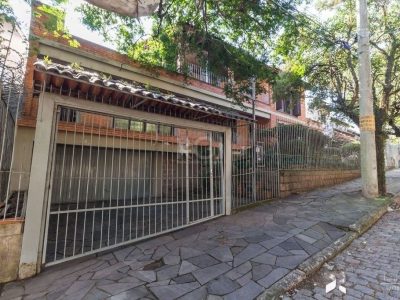 Casa à venda com 347m², 4 quartos, 2 suítes, 5 vagas no bairro Medianeira em Porto Alegre - Foto 48