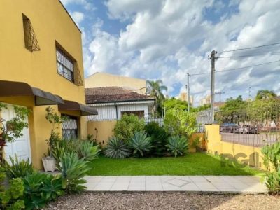 Casa à venda com 308m², 3 quartos, 3 suítes, 3 vagas no bairro Partenon em Porto Alegre - Foto 12