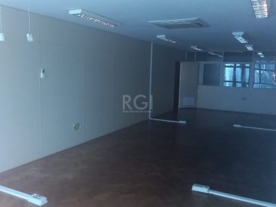 Conjunto/Sala à venda com 234m² no bairro Centro Histórico em Porto Alegre - Foto 15