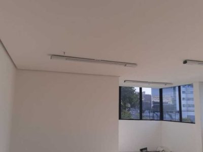 Conjunto/Sala à venda com 94m², 2 vagas no bairro Santana em Porto Alegre - Foto 7