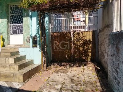 Casa à venda com 165m², 2 quartos, 4 vagas no bairro Menino Deus em Porto Alegre - Foto 2