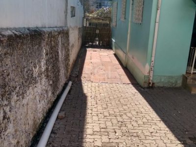 Casa à venda com 165m², 2 quartos, 4 vagas no bairro Menino Deus em Porto Alegre - Foto 9