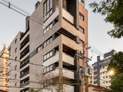 Apartamento à venda com 94m², 2 quartos, 2 suítes, 2 vagas no bairro Petrópolis em Porto Alegre - Foto 2