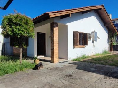 Casa à venda com 100m², 2 quartos, 6 vagas no bairro Cristal em Porto Alegre - Foto 2