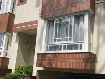 Casa Condominio à venda com 250m², 3 quartos, 1 suíte, 3 vagas no bairro Tristeza em Porto Alegre - Foto 2