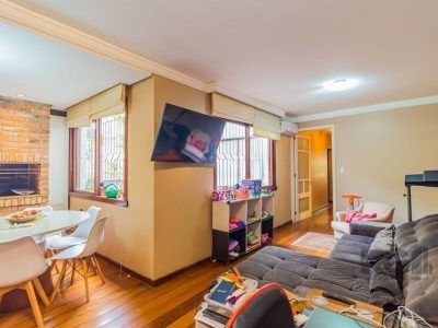 Apartamento à venda com 110m², 3 quartos, 1 suíte, 2 vagas no bairro Petrópolis em Porto Alegre - Foto 3