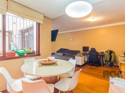 Apartamento à venda com 110m², 3 quartos, 1 suíte, 2 vagas no bairro Petrópolis em Porto Alegre - Foto 2