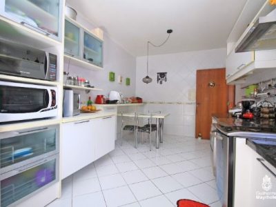 Casa à venda com 205m², 3 quartos, 1 suíte, 2 vagas no bairro Ipanema em Porto Alegre - Foto 9