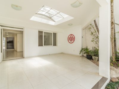 Casa à venda com 250m², 4 quartos, 1 suíte, 3 vagas no bairro Menino Deus em Porto Alegre - Foto 10