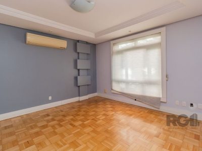 Apartamento à venda com 131m², 3 quartos, 1 suíte, 1 vaga no bairro Independência em Porto Alegre - Foto 2