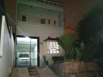 Sobrado à venda com 264m², 4 quartos, 1 suíte, 3 vagas no bairro Glória em Porto Alegre - Foto 2