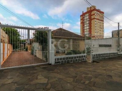 Casa à venda com 160m², 3 quartos, 3 vagas no bairro Partenon em Porto Alegre - Foto 15