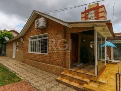 Casa à venda com 160m², 3 quartos, 3 vagas no bairro Partenon em Porto Alegre - Foto 13