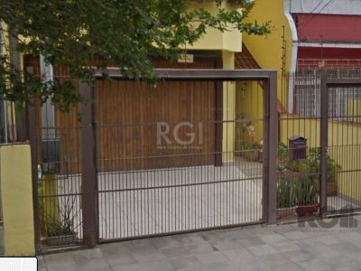 Casa à venda com 360m², 3 quartos, 2 suítes, 2 vagas no bairro Menino Deus em Porto Alegre - Foto 2