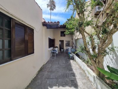 Casa à venda com 180m², 4 quartos, 1 suíte, 2 vagas no bairro Ipanema em Porto Alegre - Foto 16