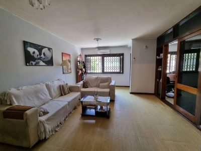 Casa à venda com 180m², 4 quartos, 1 suíte, 2 vagas no bairro Ipanema em Porto Alegre - Foto 6