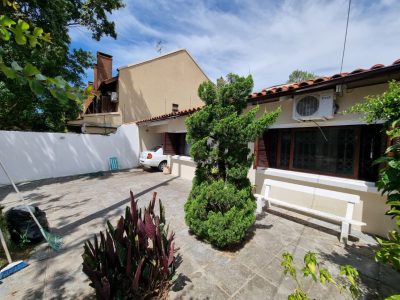 Casa à venda com 180m², 4 quartos, 1 suíte, 2 vagas no bairro Ipanema em Porto Alegre - Foto 3