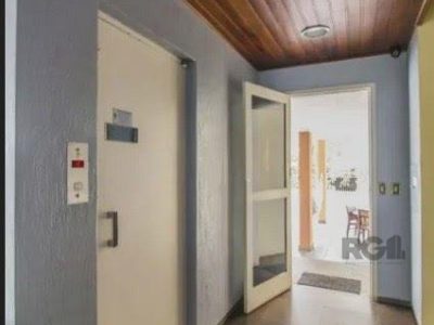 Cobertura à venda com 221m², 3 quartos, 1 suíte, 2 vagas no bairro Petrópolis em Porto Alegre - Foto 3