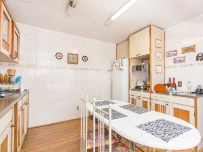 Casa à venda com 333m², 4 quartos, 1 suíte, 4 vagas no bairro Passo d'Areia em Porto Alegre - Foto 12