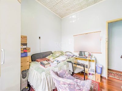 Casa à venda com 212m², 3 quartos, 3 vagas no bairro Azenha em Porto Alegre - Foto 26